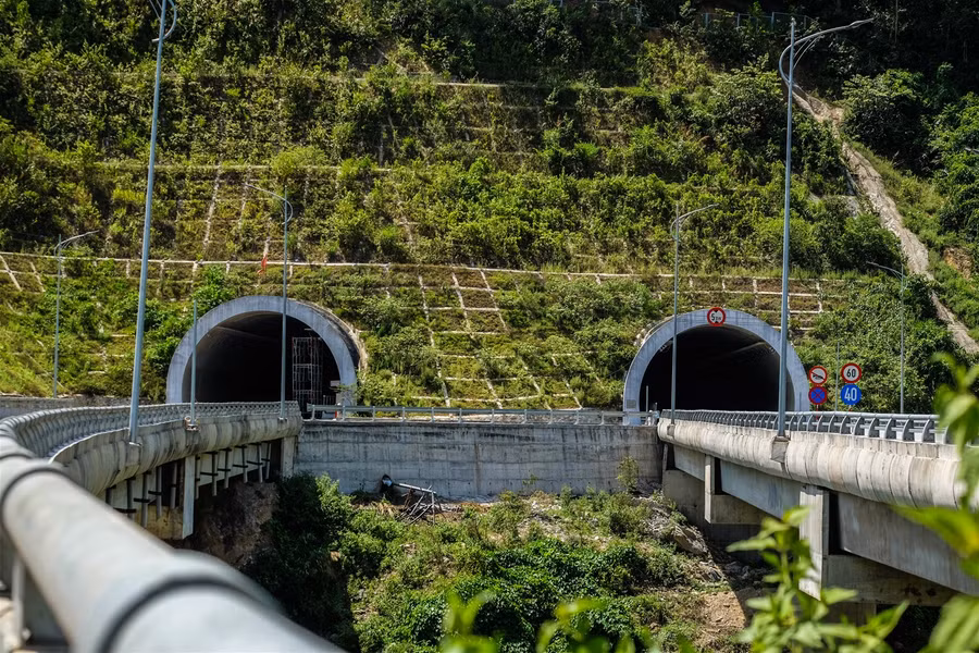 Gấp rút hoàn thành công trình dự án đường La Sơn - Túy Loan 11,5 nghìn tỷ đồng ảnh 7