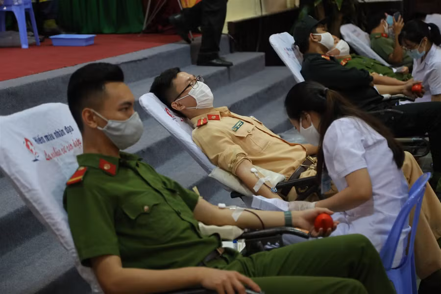 Hàng ngàn cán bộ, chiến sĩ công an Đà Nẵng tham gia hiến máu tình nguyện ảnh 2