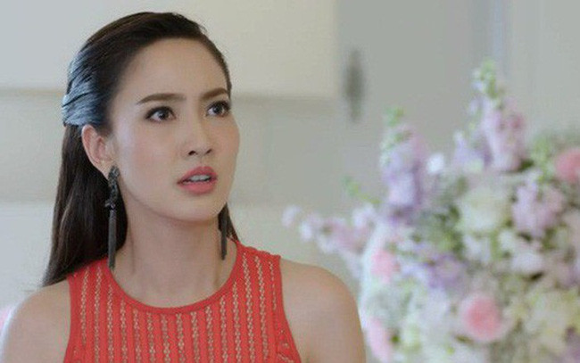 Ngày mặc váy cưới, con gái khẽ khàng hỏi một câu khiến tôi nước mắt chảy dài