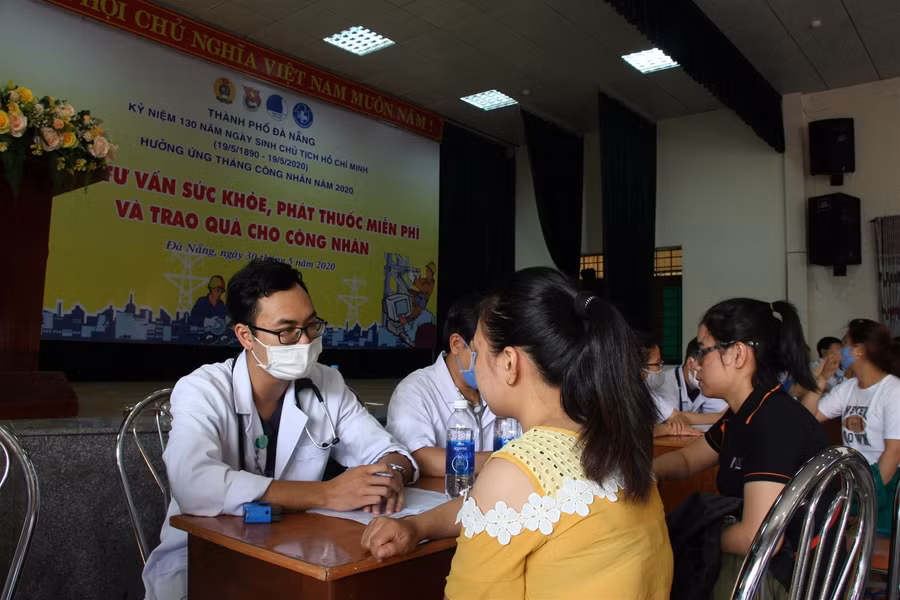 Đà Nẵng: Khám và phát thuốc miễn phí cho gần 1.000 công nhân và người lao động