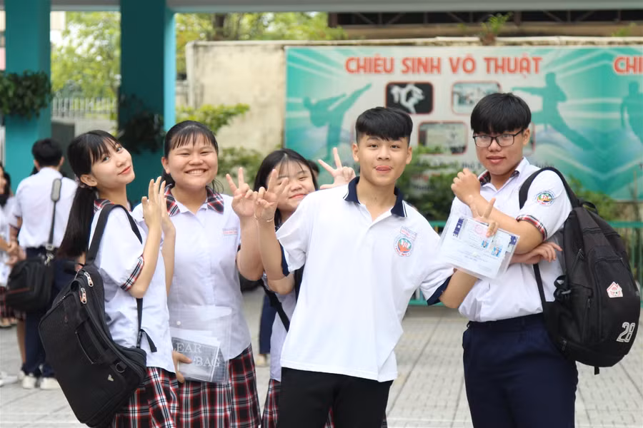 Thí sinh TP.HCM thoải mái, tự tin bước vào môn Toán kỳ thi vào lớp 10 ảnh 3