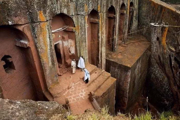 Những điều kỳ lạ xảy ra xung quanh nhà thờ bí ẩn 800 năm tuổi ảnh 5