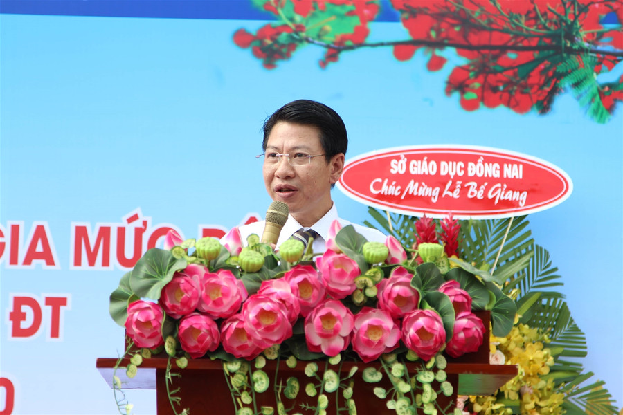 "Cậu bé nhặt rác" nhận bằng khen của Bộ GD&ĐT ảnh 1