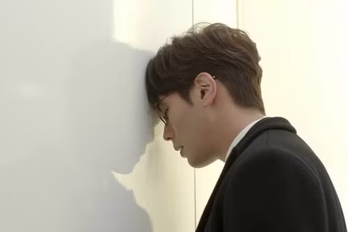 Giữa đêm tân hôn, chồng 'ngậm đắng nuốt cay' kí vào đơn ly hôn