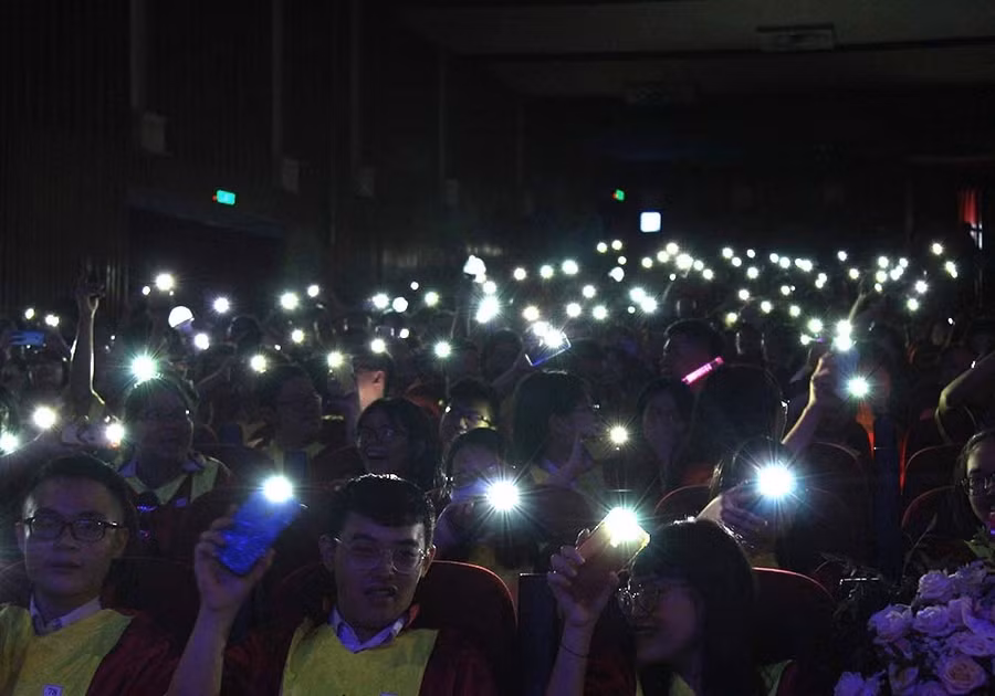 TP.HCM: Xúc động Lễ tri ân và trưởng thành của teen THPT Bùi Thị Xuân ảnh 5