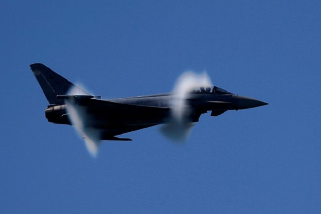 Italia đã gửi máy bay quân sự và tàu chiến đến biên giới Nga