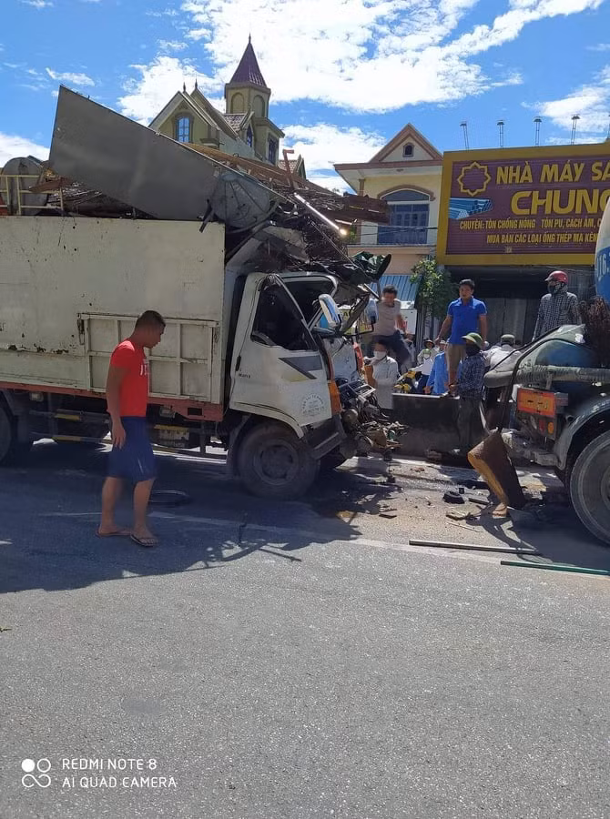 Nghệ An: Tài xế xe tải tử vong trong ca bin bẹp rúm ảnh 6