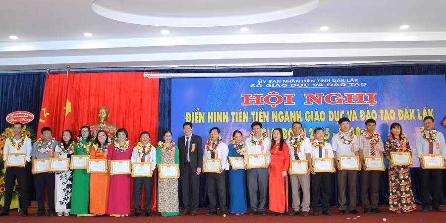 Đắk Lắk: Tuyên dương 31 tập thể, 78 cá nhân điển hình giai đoạn 2015-2020 ảnh 1