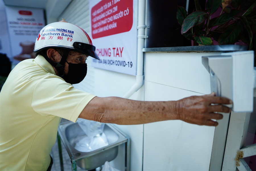 “ATM gạo” miễn phí: Ấm áp tình người trong đại dịch ảnh 2