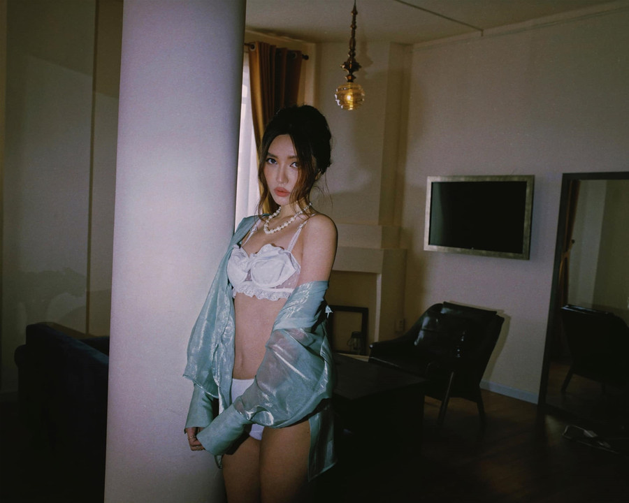 Kiểu áo sơ mi đang khiến mỹ nhân Vbiz mê mẩn