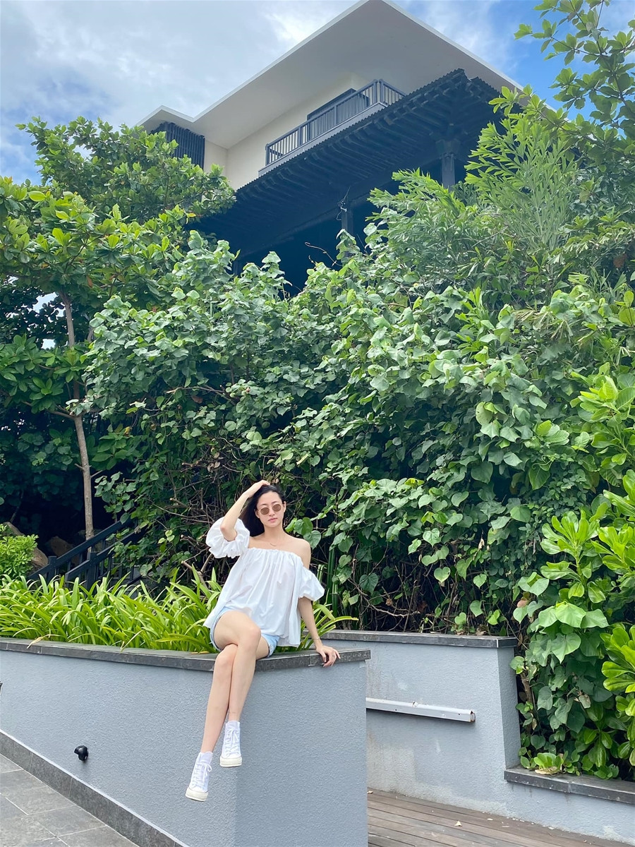 Hoa hậu Lương Thùy Linh khoe body chuẩn tại Phú Quốc ảnh 5 Hoa hậu Lương Thùy Linh khoe body chuẩn tại Phú Quốc ảnh 5
