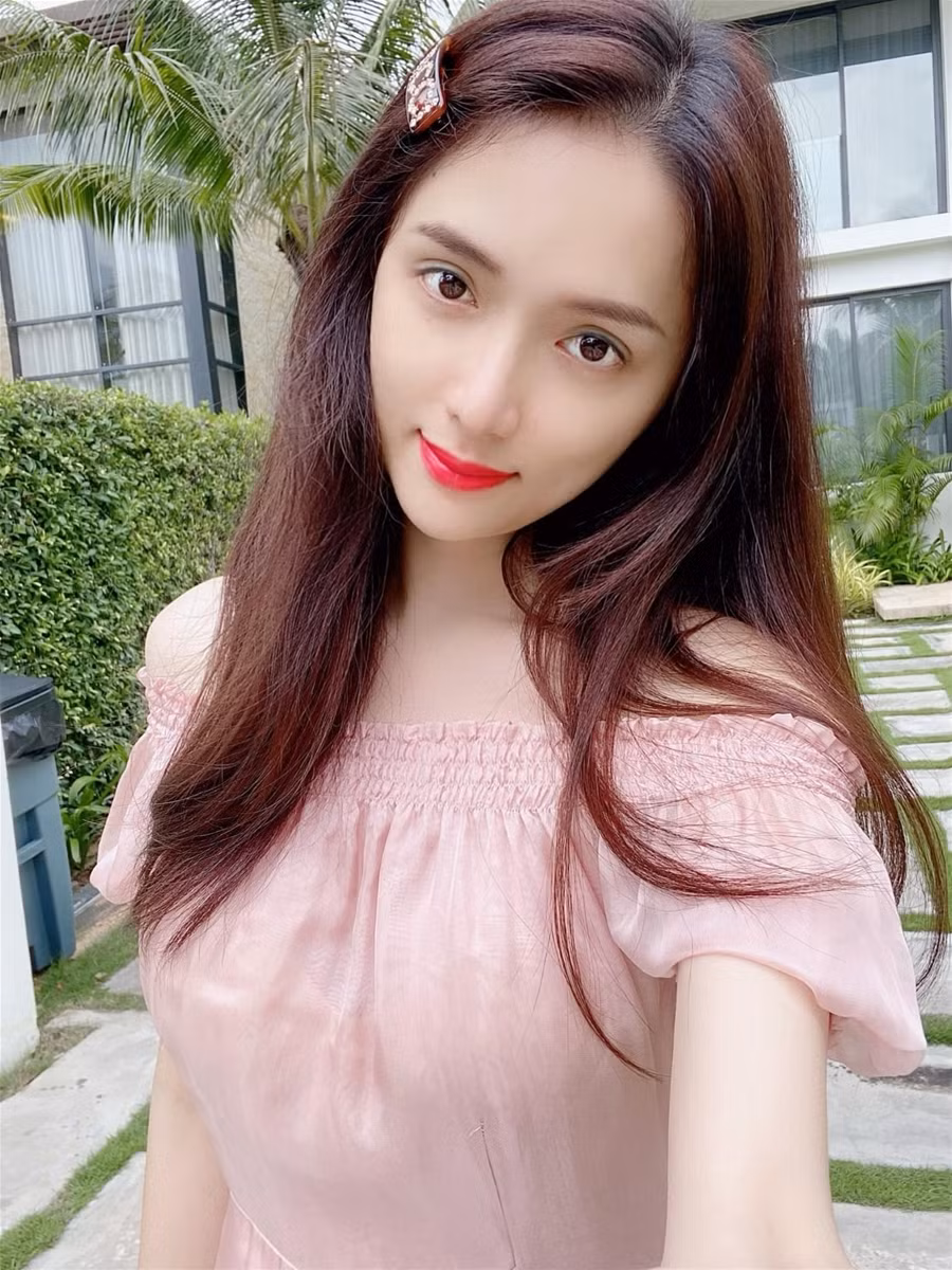 Hoa hậu Hương Giang “gây sát thương” người hâm mộ bằng 2 câu thả thính ảnh 1