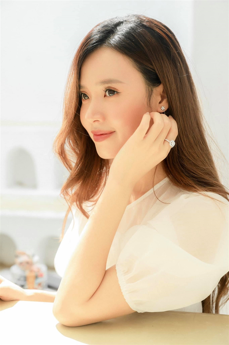 "Thần tiên tỷ tỷ" Midu tự tin khoe nhan sắc tươi trẻ qua camera thường ảnh 5 "Thần tiên tỷ tỷ" Midu tự tin khoe nhan sắc tươi trẻ qua camera thường ảnh 5