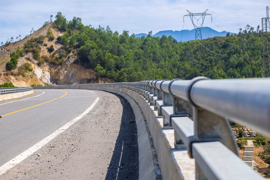 Gấp rút hoàn thành công trình dự án đường La Sơn - Túy Loan 11,5 nghìn tỷ đồng ảnh 3