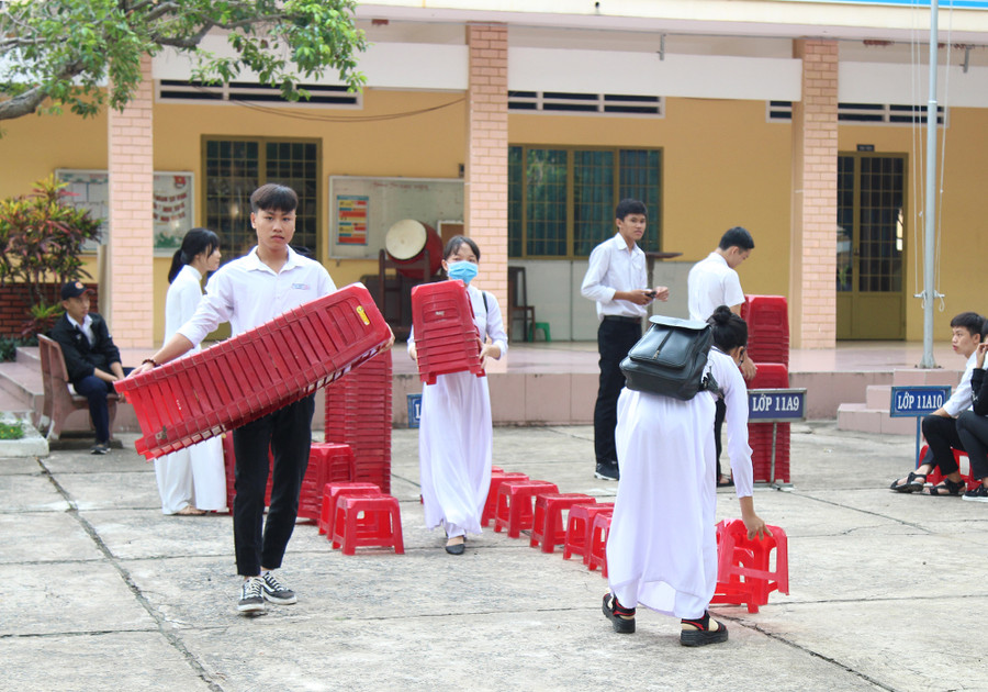 Đồng Nai: Học sinh THPT trở lại chào cờ tập trung tại sân trường ảnh 1 Đồng Nai: Học sinh THPT trở lại chào cờ tập trung tại sân trường ảnh 1