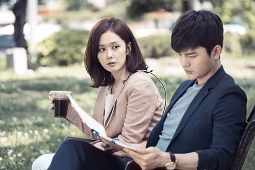 Tin nhắn lúc nửa đêm hé lộ sự thật cay đắng về chiếc nhẫn cưới chồng báo mất