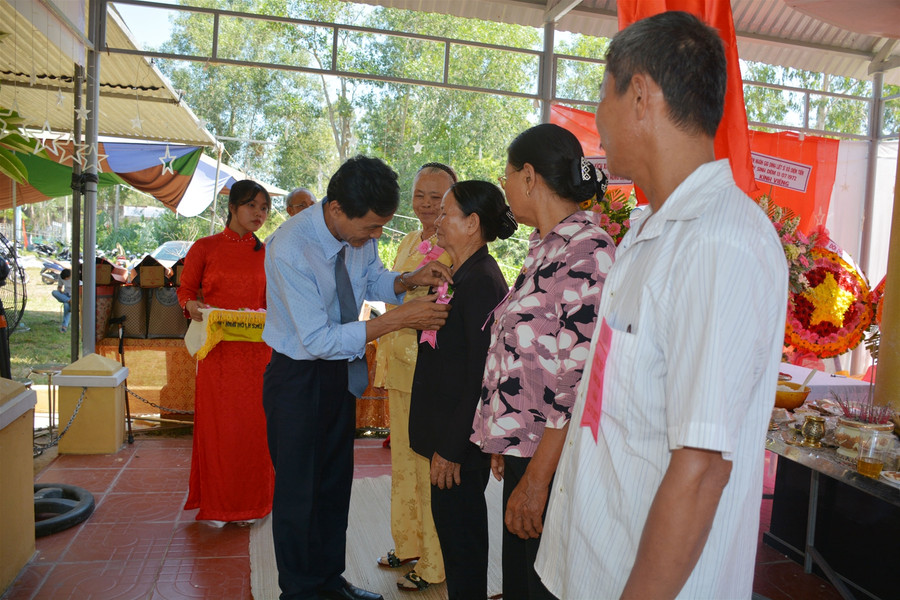 Những đóa hồng trên đất lửa Nam Sơn ảnh 2