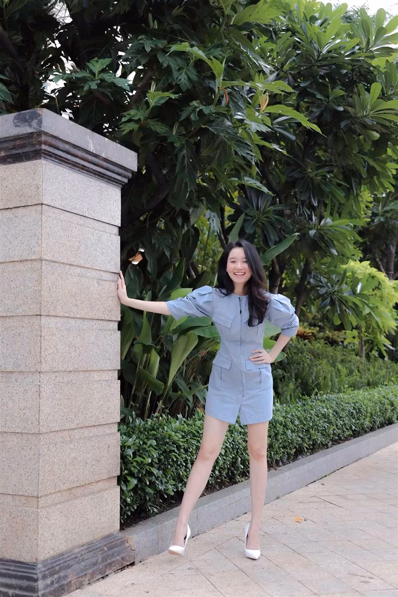 Hà Lan "mắt biếc" khoe nhan sắc đời thường khiến ai cũng phải trầm trồ ảnh 4