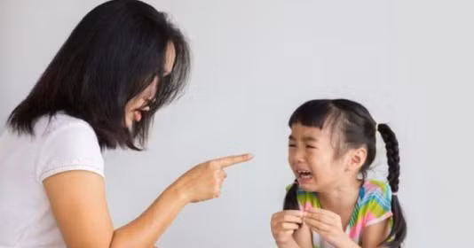 Dạy con kiểu này bảo sao trẻ càng lớn càng khó bảo