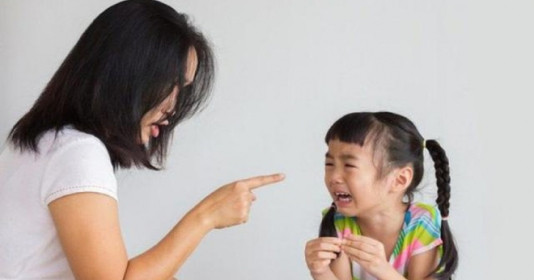 Dạy con kiểu này bảo sao trẻ càng lớn càng khó bảo Dạy con kiểu này bảo sao trẻ càng lớn càng khó bảo