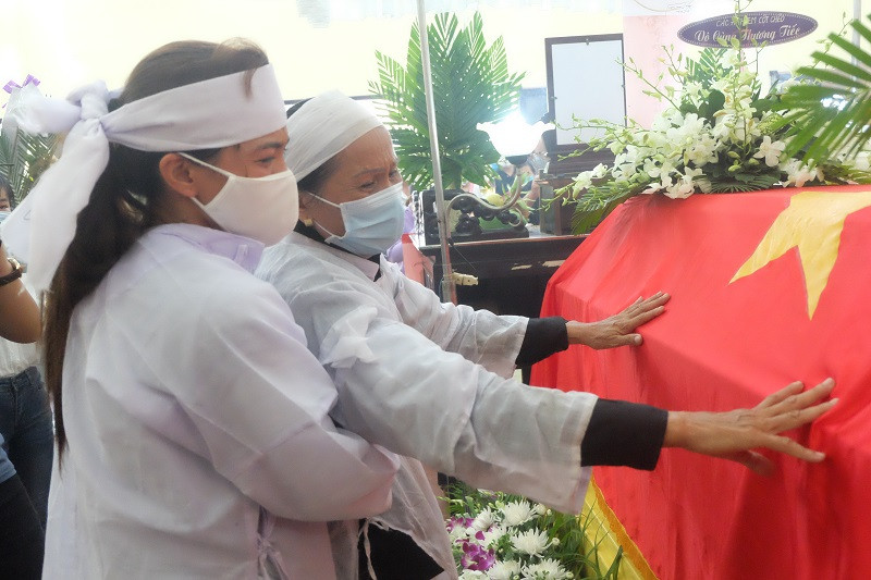 Đà Nẵng: Nghẹn ngào buổi lễ truy điệu 2 công an hy sinh ảnh 5