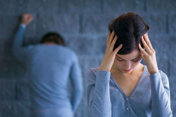 Hễ đòi ly hôn chồng lại đưa cho tôi một số tiền lớn, đến ngày quyết ra tòa thì điều bất ngờ xảy