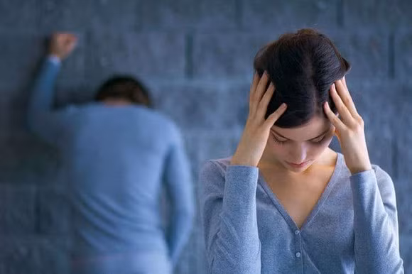 Hễ đòi ly hôn chồng lại đưa cho tôi một số tiền lớn, đến ngày quyết ra tòa thì điều bất ngờ xảy