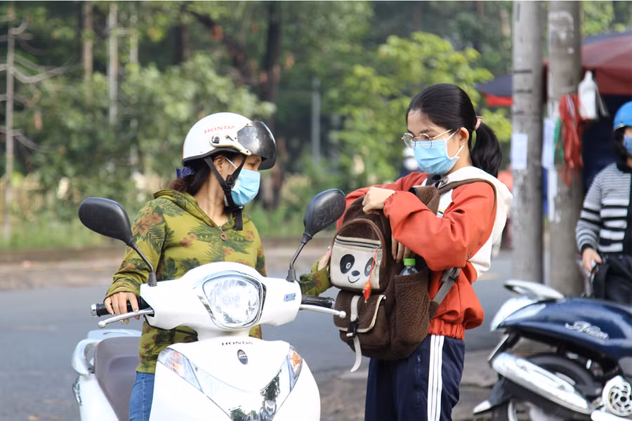 Chùm ảnh: Thí sinh Đồng Nai tự tin bước vào môn thi Ngữ văn ảnh 1