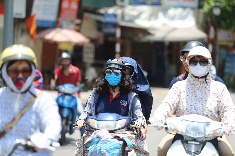 Thời tiết hôm nay 7/7: Nắng nóng gia tăng tại Hà Nội, chỉ số tia UV gây hại rất cao