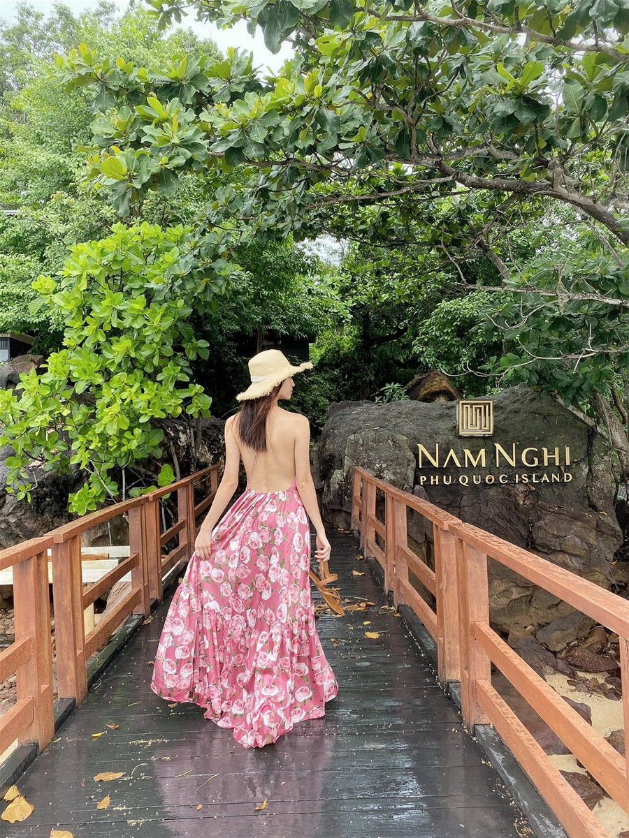 Hoa hậu Lương Thùy Linh khoe body chuẩn tại Phú Quốc ảnh 7 Hoa hậu Lương Thùy Linh khoe body chuẩn tại Phú Quốc ảnh 7
