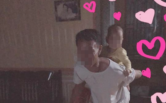 Bị chê kém cỏi vì chỉ sinh con gái, ông bố nói một câu khiến tất cả lặng người Bị chê kém cỏi vì chỉ sinh con gái, ông bố nói một câu khiến tất cả lặng người