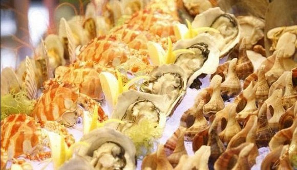 Chủ nhà hàng buffet "sợ" nhất 3 kiểu người này