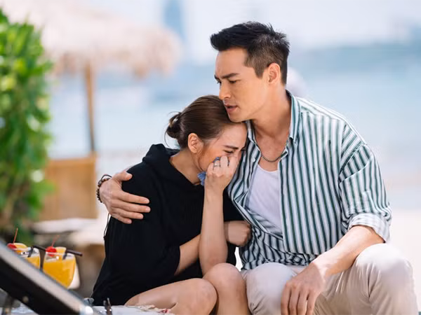 Đưa đơn ly hôn sau 2 năm âm thầm chuẩn bị, chồng bất ngờ quỳ xuống đưa ra một điều kiện cám dỗ