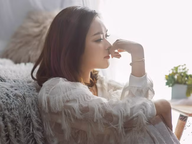 Mỗi khi chồng tôi về quê, anh trai chị dâu phải dọn dẹp nhà cửa sạch bong để đón tiếp