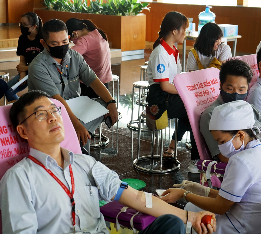 Ngày hội Hiến máu nhân đạo “Nghĩa cử cao đẹp vì cộng đồng” ảnh 1