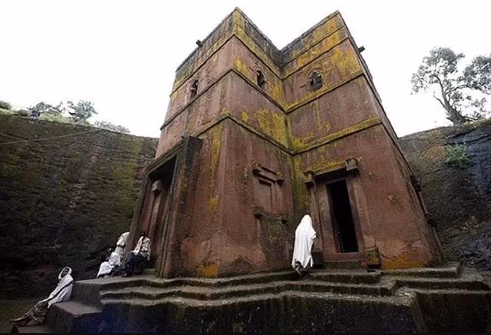 Những điều kỳ lạ xảy ra xung quanh nhà thờ bí ẩn 800 năm tuổi ảnh 3