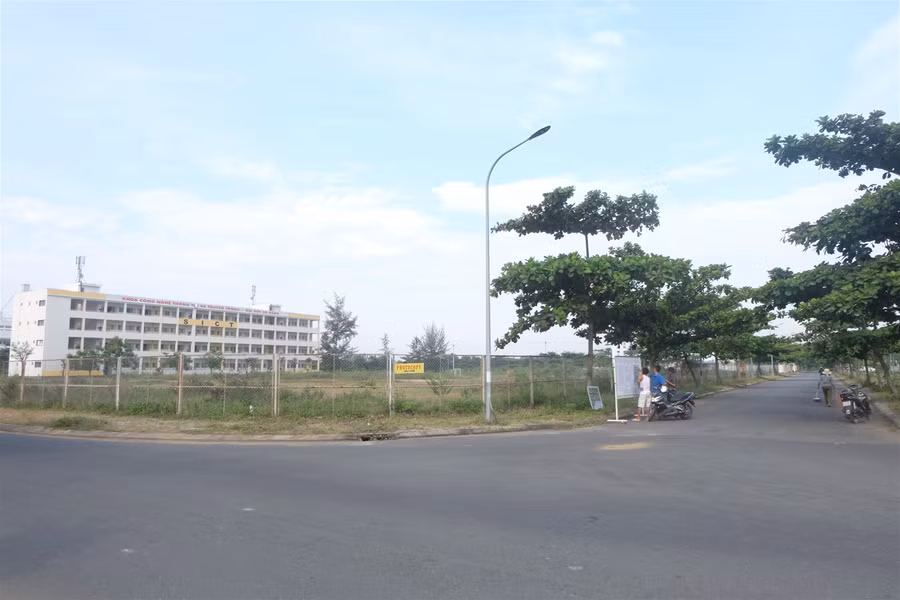 Bộ trưởng Phùng Xuân Nhạ kiểm tra thực tế Dự án Làng Đại học Đà Nẵng ảnh 1