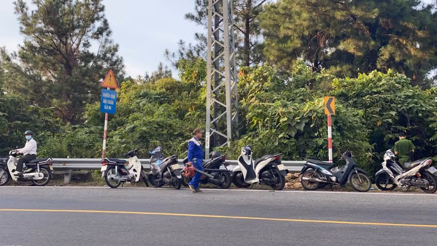 Đà Nẵng: Dập tắt đám cháy rừng trên đèo Hải Vân ảnh 1