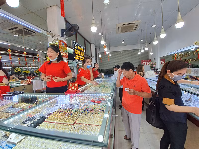 Giải mã cơn sốt giá vàng hiếm thấy