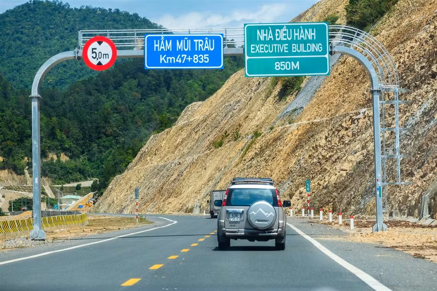 Gấp rút hoàn thành công trình dự án đường La Sơn - Túy Loan 11,5 nghìn tỷ đồng ảnh 4