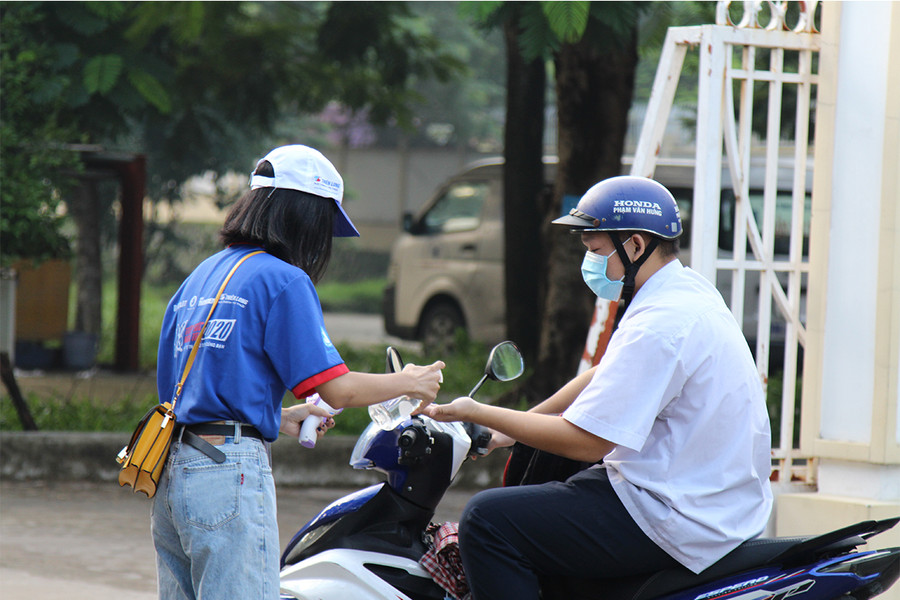 Chùm ảnh: Thí sinh Đồng Nai tự tin bước vào môn thi Ngữ văn
