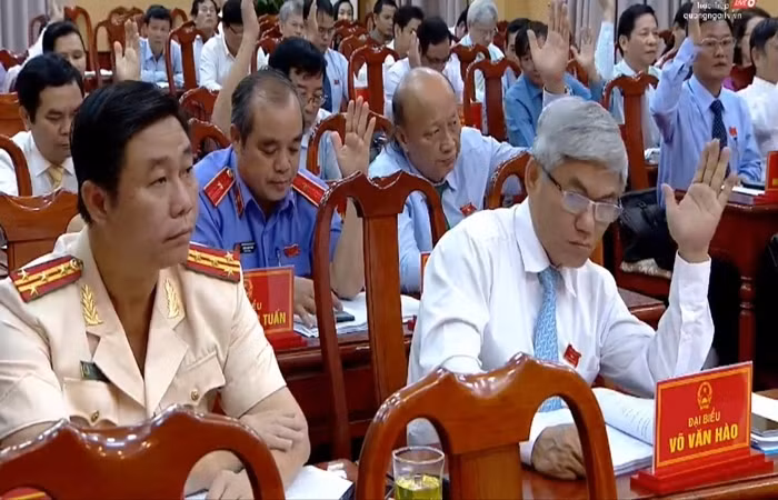 Miễn nhiệm Chủ tịch UBND Quảng Ngãi đối với ông Trần Ngọc Căng