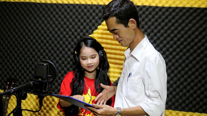 Giai điệu đẹp của những người thầy cổ vũ tinh thần chống dịch Covid- 19 ảnh 2 Giai điệu đẹp của những người thầy cổ vũ tinh thần chống dịch Covid- 19 ảnh 2