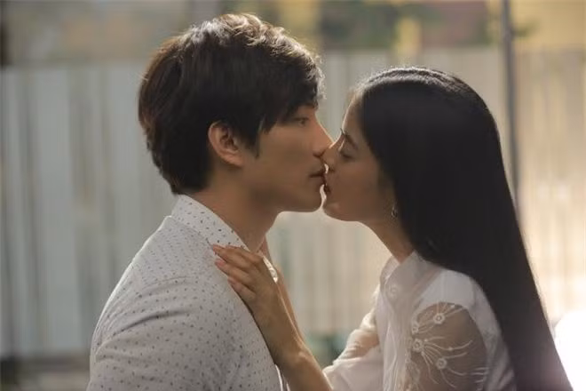 Đêm tân hôn, tôi đau nhói khi nhìn thấy hình xăm trên ngực chồng