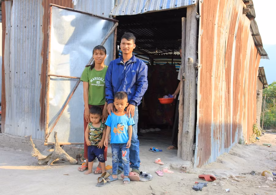 Trường học tặng “Nhà đại đoàn kết” cho hộ nghèo ảnh 1