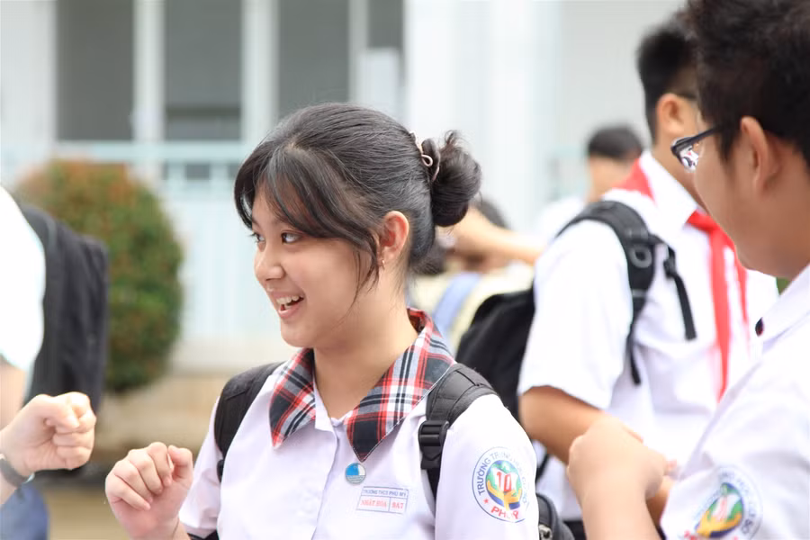 Thí sinh thi vào 10 TP.HCM hồ hởi vì đề Ngữ văn vừa sức ảnh 2