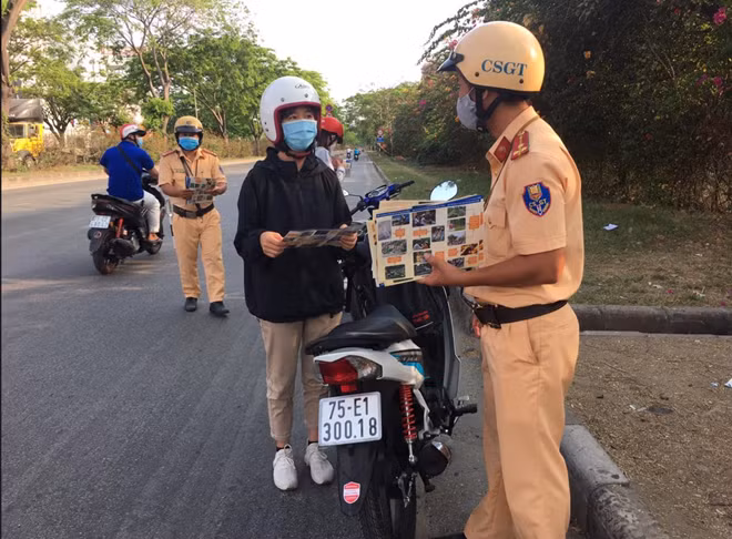 CSGT TP.HCM: Không mang di động và quá 200.000 đồng trong ca tuần tra mẫu ảnh 1
