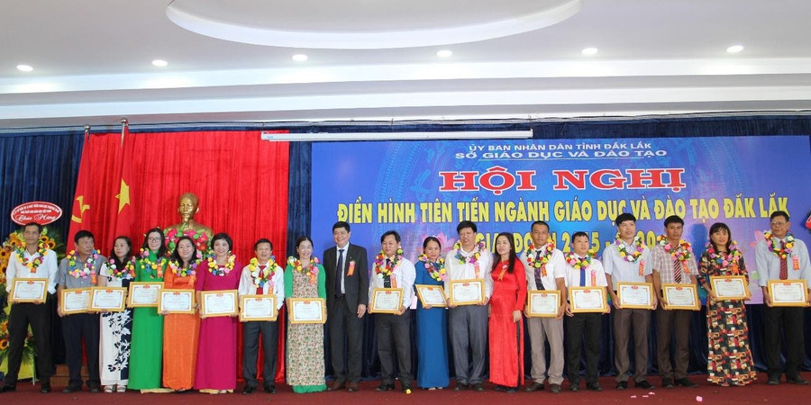 Đắk Lắk: Tuyên dương 31 tập thể, 78 cá nhân điển hình giai đoạn 2015-2020 ảnh 1 Đắk Lắk: Tuyên dương 31 tập thể, 78 cá nhân điển hình giai đoạn 2015-2020 ảnh 1
