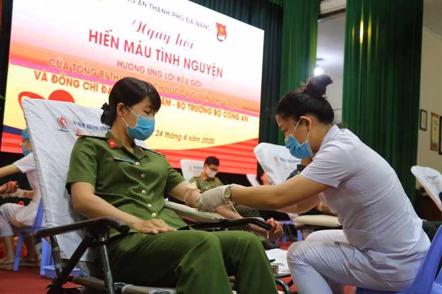 Hàng ngàn cán bộ, chiến sĩ công an Đà Nẵng tham gia hiến máu tình nguyện ảnh 3