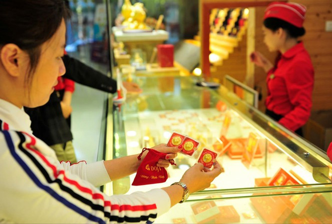 Giá vàng liên tục lập "đỉnh", người mua vẫn thờ ơ